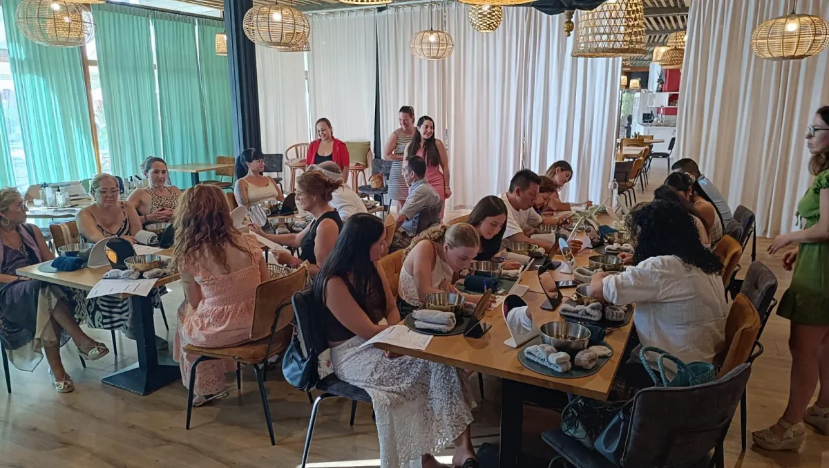 Mujeres disfrutando la experiencia K-Beauty