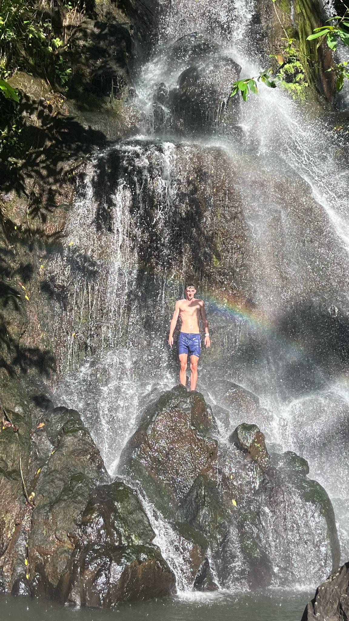 Breathe neon signage