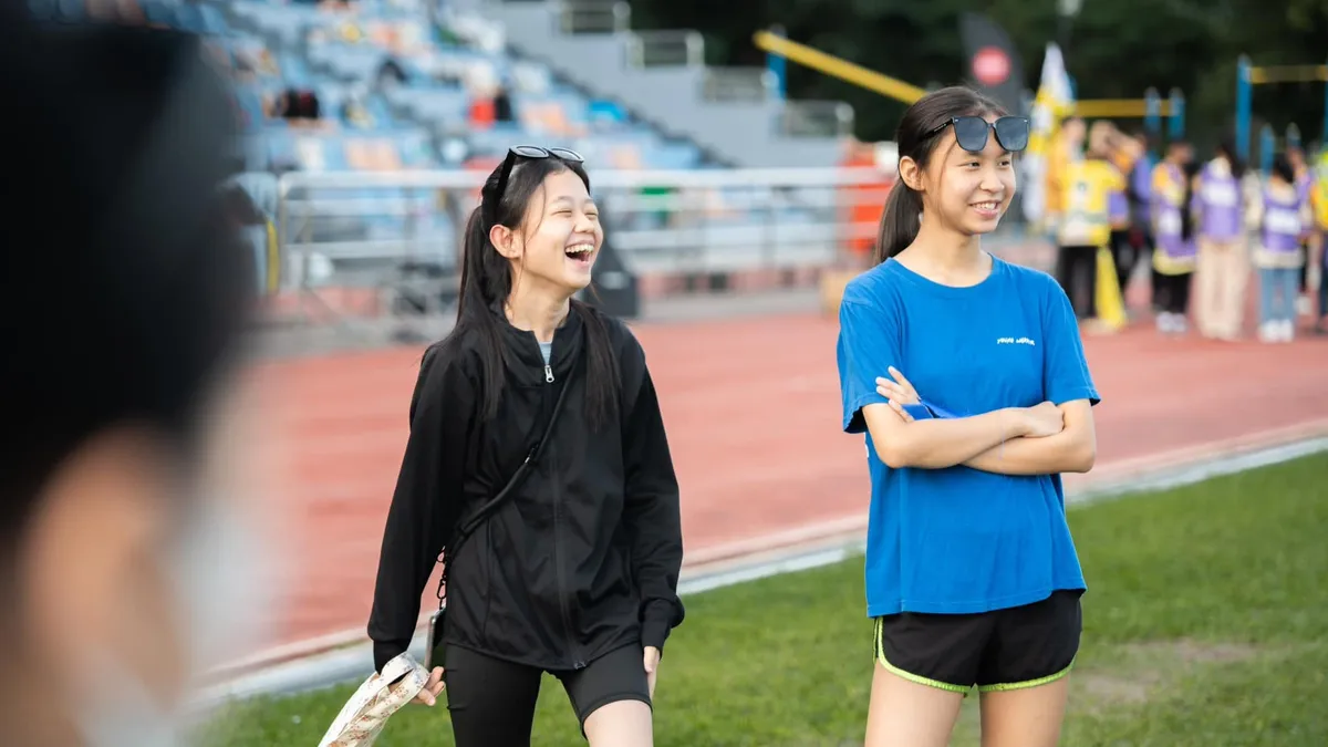 过往青年活动 · 球场边的真实笑容