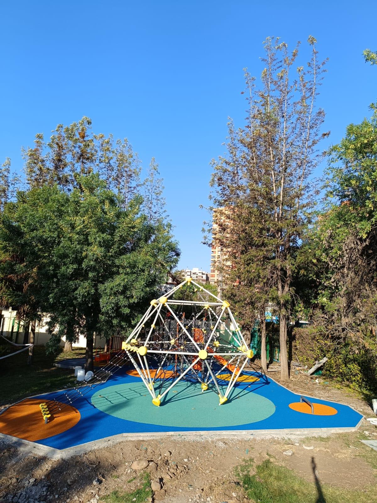 Colegio SEK, Vitacura, obra en caucho SBR
