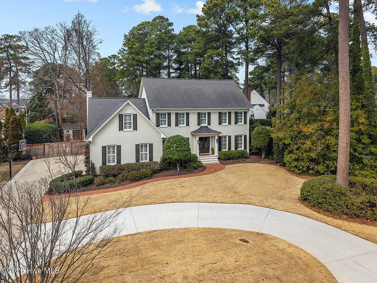Greenville Concrete Pros builds and installs driveways