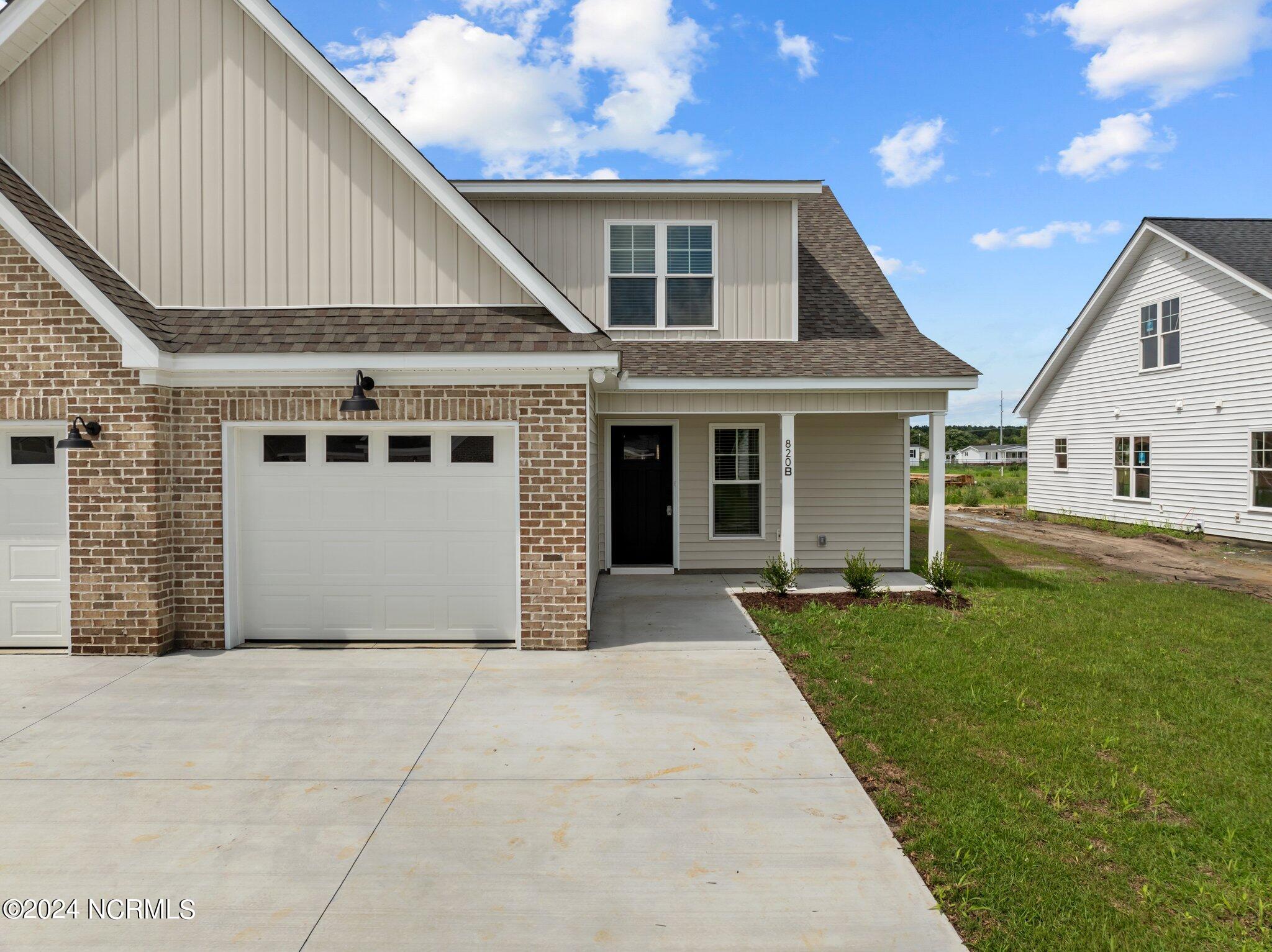 Greenville Concrete Pros builds and installs driveways