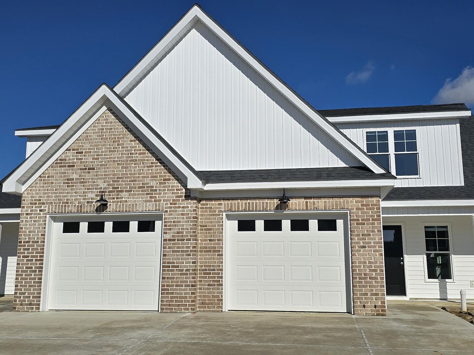 Greenville Concrete Pros builds and installs driveways