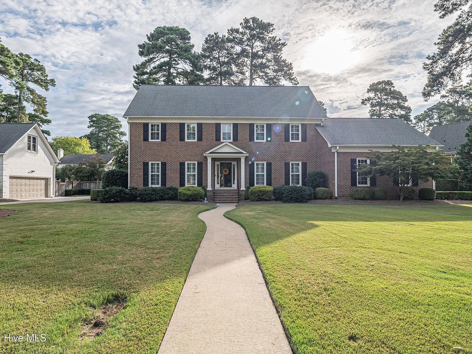 Greenville Concrete Pros builds and installs driveways