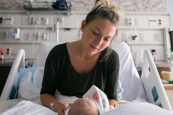 Midwife vs. OB-GYN: 10 Key Differences Explained