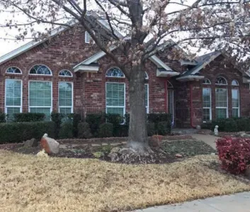 Beautiful home with newly installed windowDouble hung windows