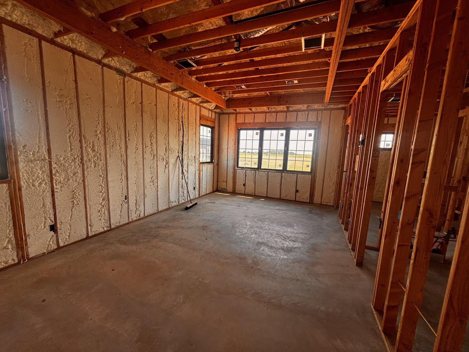a bunch of windmills that are standing in the grass