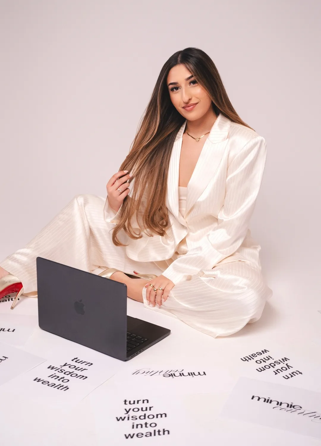 500k+ community. 100M+ views. Minnie Courtney coaches established coaches to sign clients, grow audiences, and scale beyond the hustle. Apply for The Paid Coach Immersion.