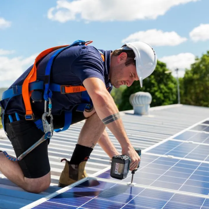 Iinstalling a solar panel