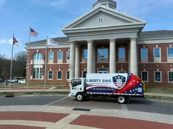 Trash can cleaning truck Liberty Bins