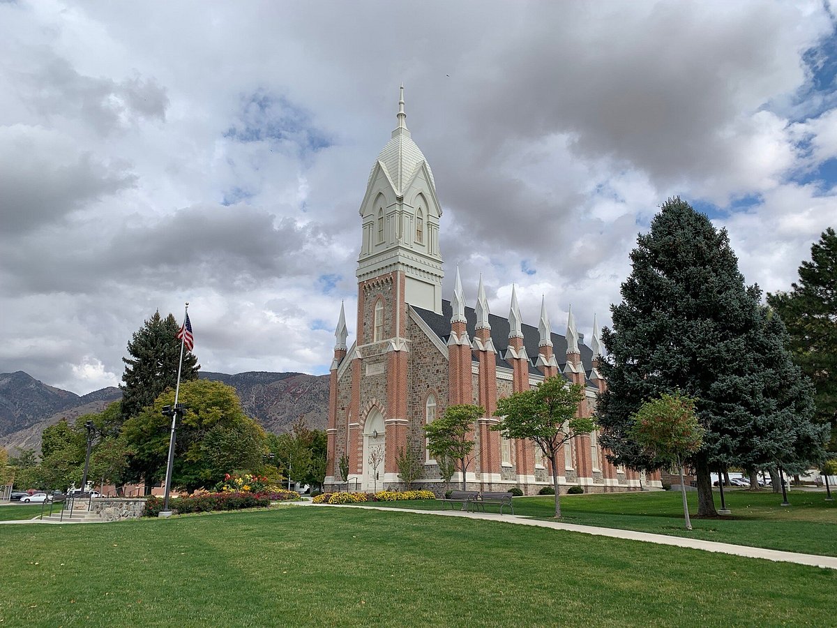 {{ custom_values.service_1 }} in {{custom_values.biz_area_1})