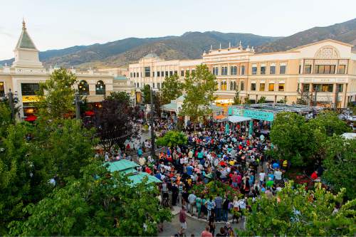 {{ custom_values.service_1 }} in {{custom_values.biz_area_1})