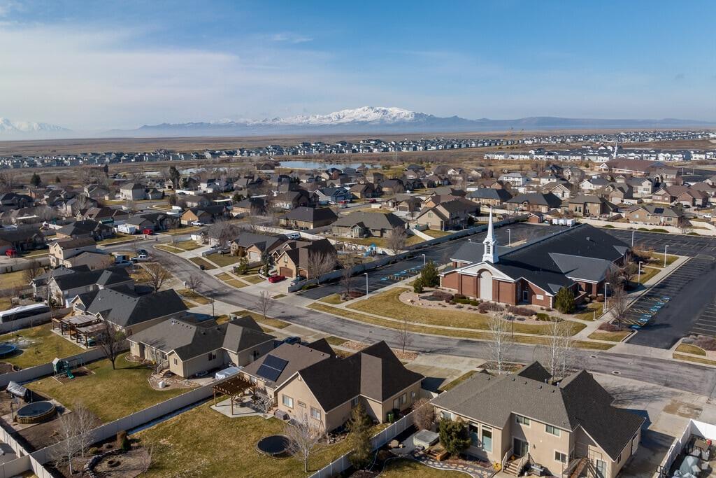 {{ custom_values.service_1 }} in {{custom_values.biz_area_1})