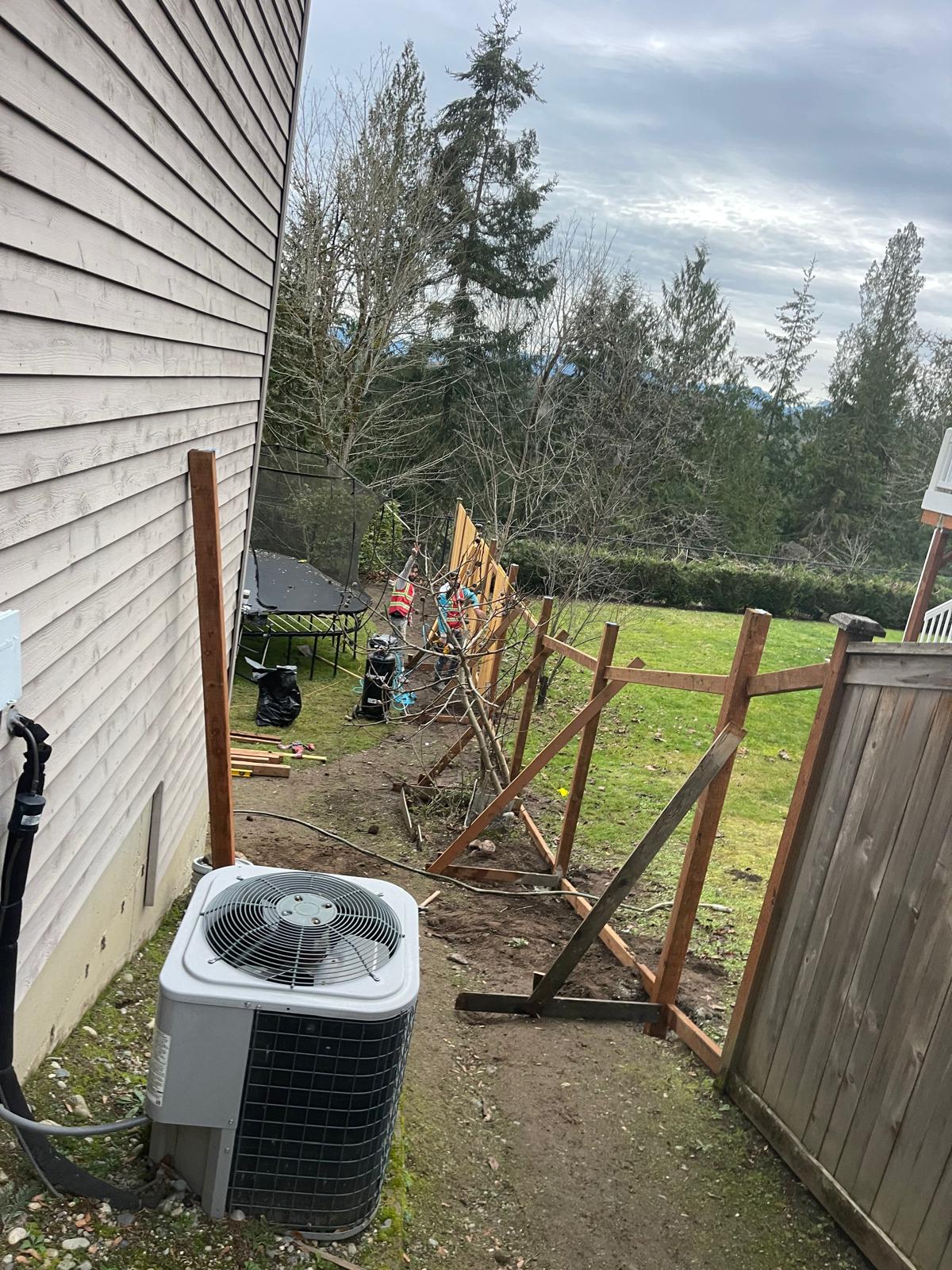Sammamish area fence repair for homeowner's backyard
