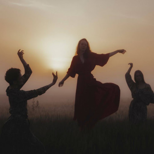 Intimate photograph representing movement