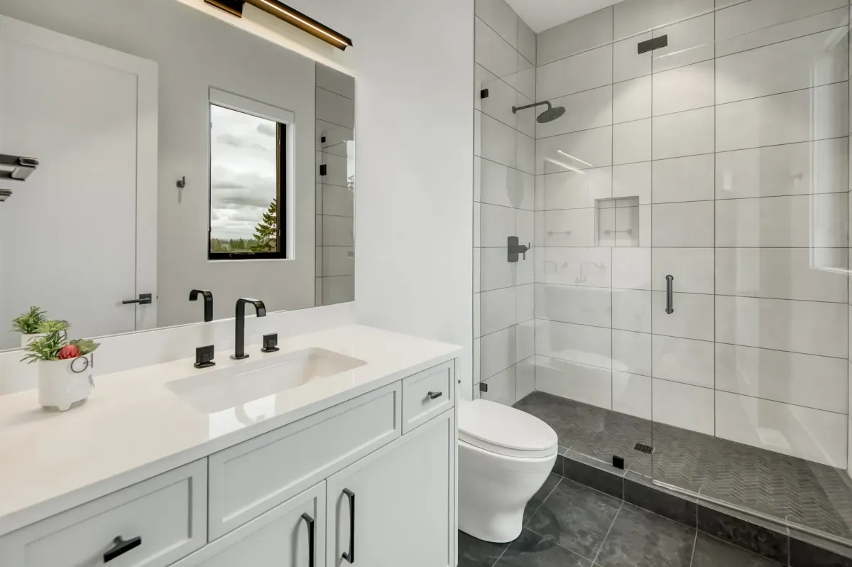 1Call Plumbing can install all of your plumbing fixtures. Bathtubs, showers, sinks, and toilets are no problem.