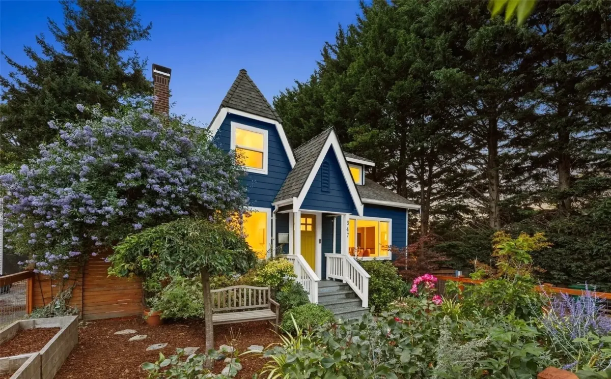 beautiful exterior painting done by Paint Pros NW in the Greates Seattle Area