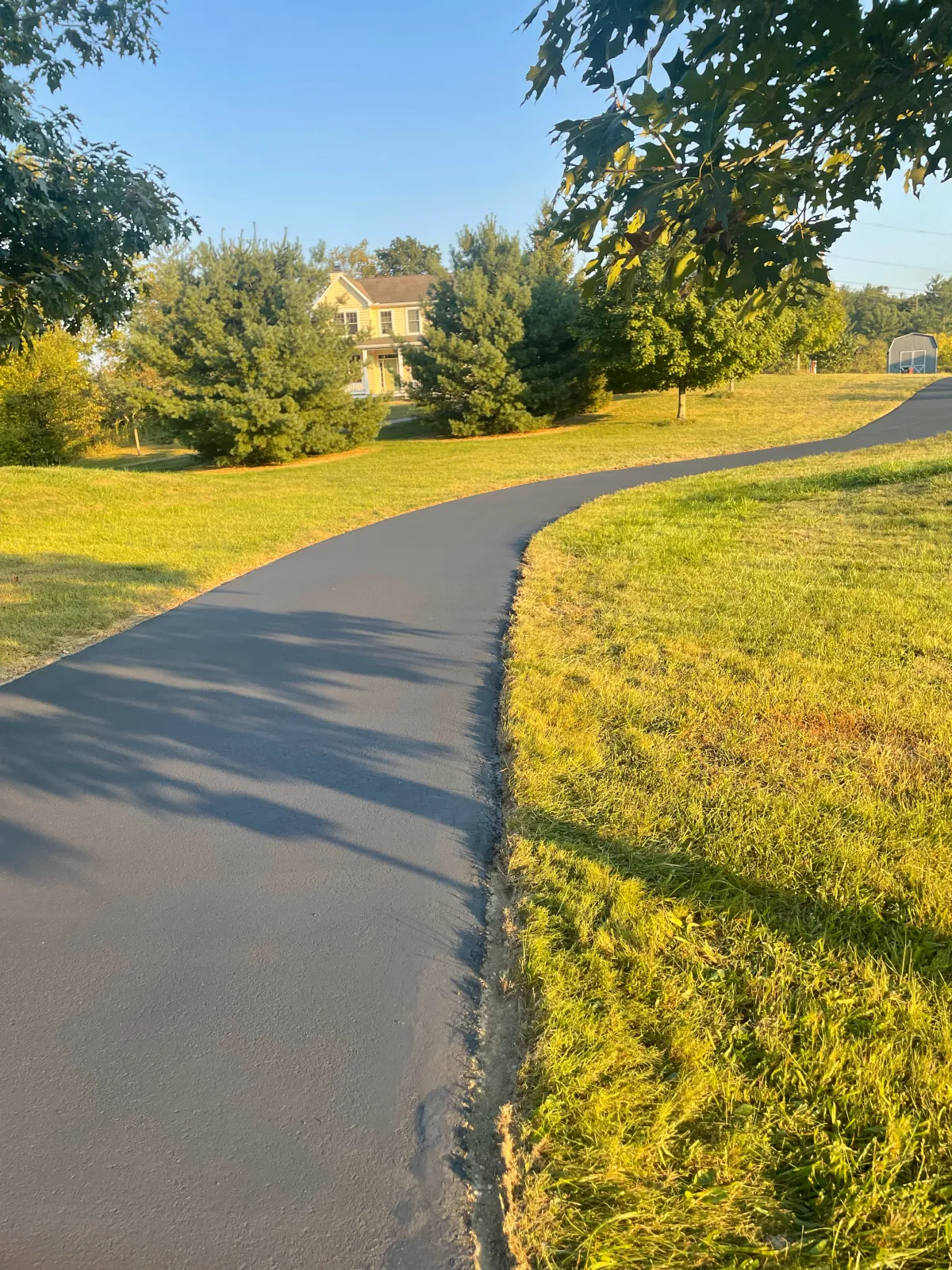 Smooth winding aspalt driveway