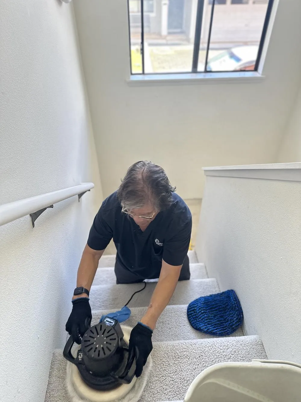 shampoo cleaning carpet o staircase 