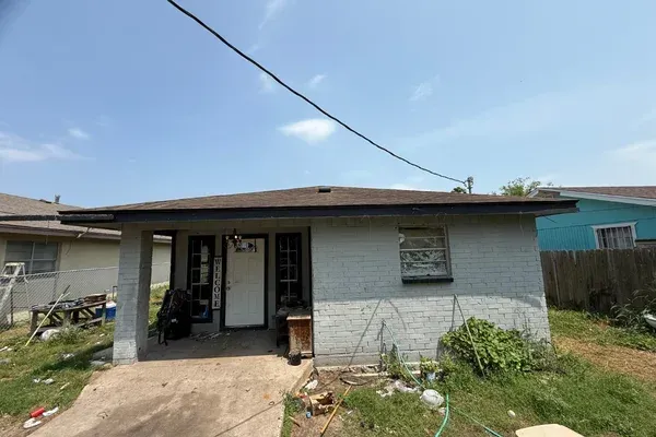 House Buyers in Alton, TX: How to Avoid Costly Repairs Before Selling
