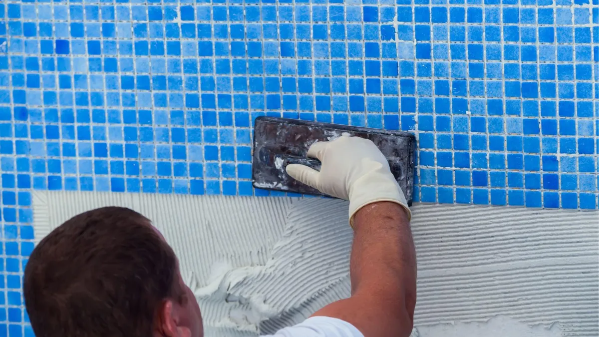 Pool Tile repairs and installation in la quinta