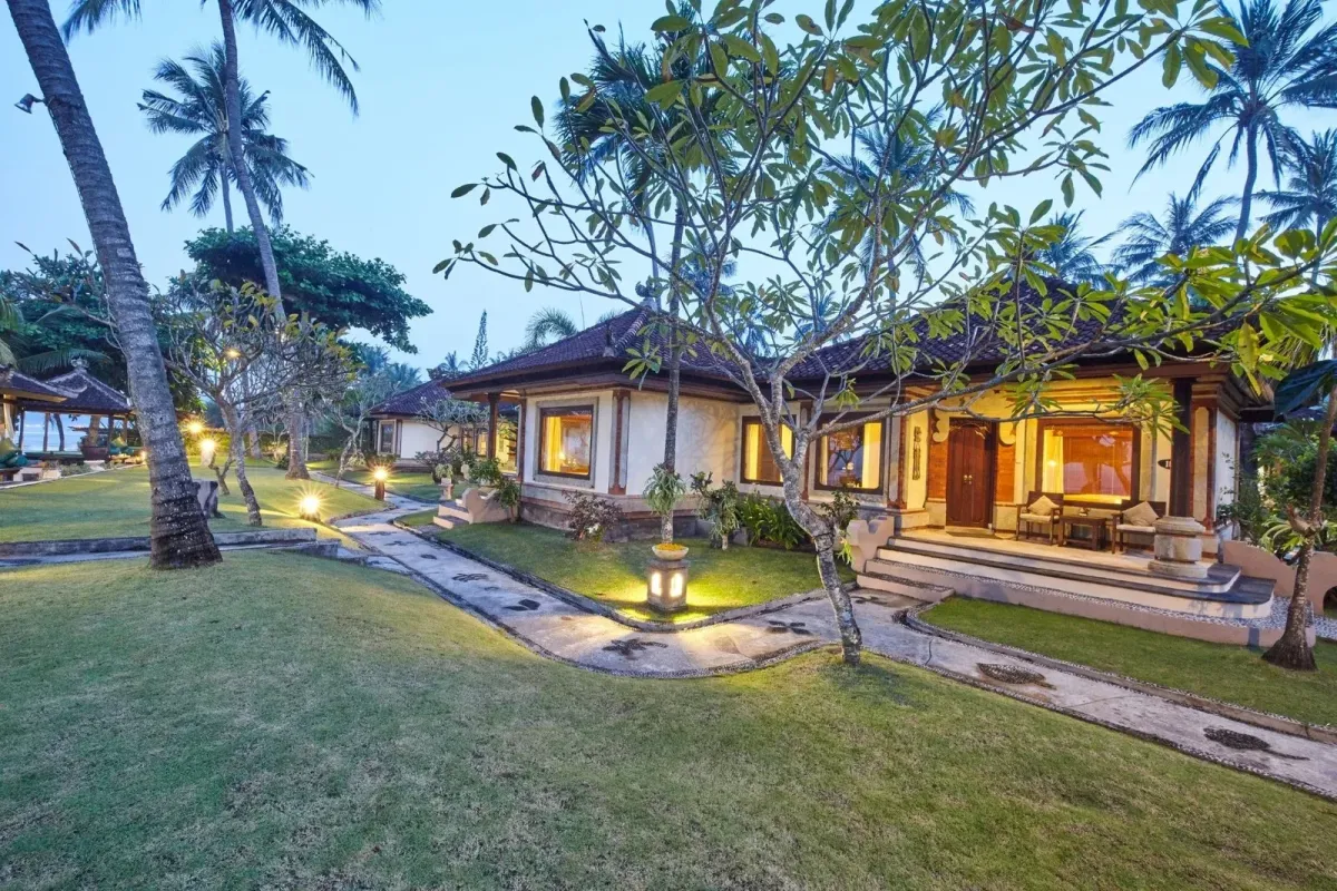 Beachfront villa at Puri Bagus