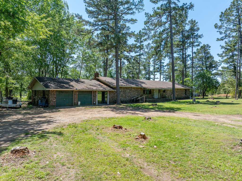 Oak & Main Exclusive Listing: 10448 East State Highway 22, Paris, Arkansas 72855