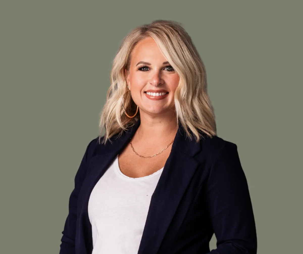 Laura Bauer - Principal Broker at Oak & Main Realty Group Paris AR
