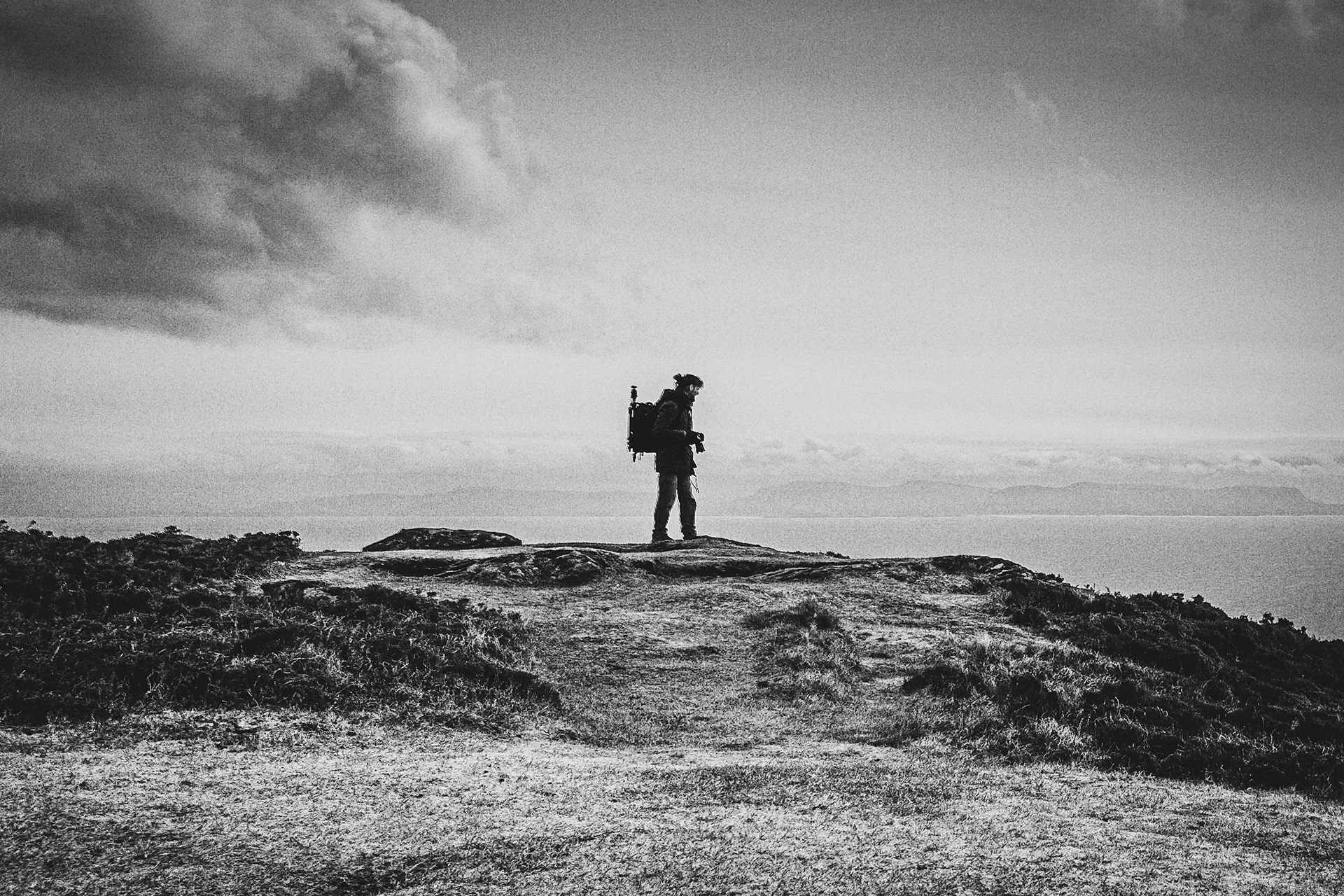 Markus in Irland am Rand der Klippen