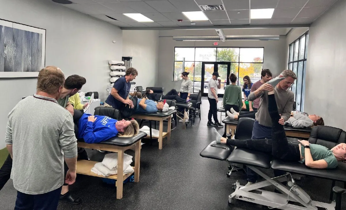 Mulligan with Movement USA educator demonstrating shoulder Mobilization with Movement.