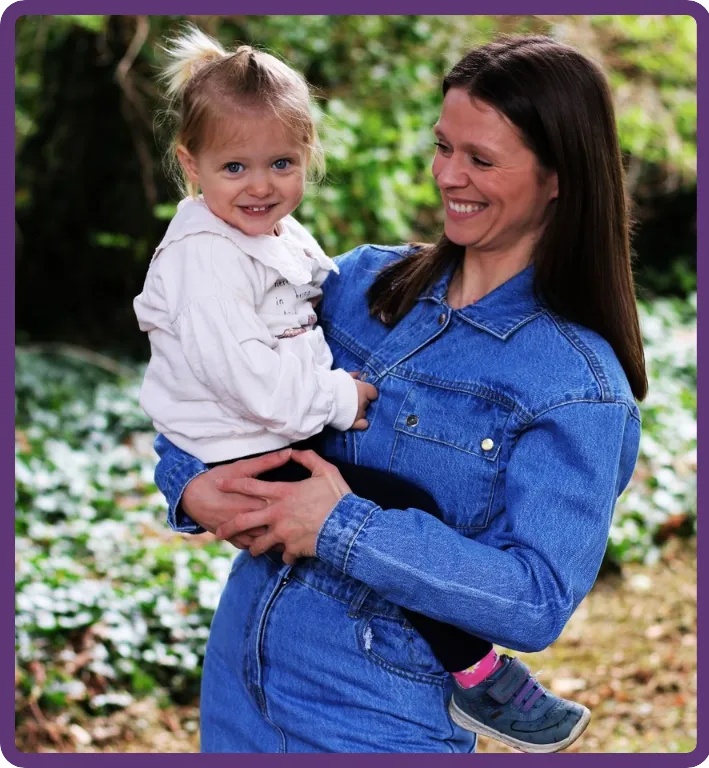 Amanda Hadfield, Nurture Neuroscience infant sleep consultant based in the UK, serving families worldwide, holding a toddler