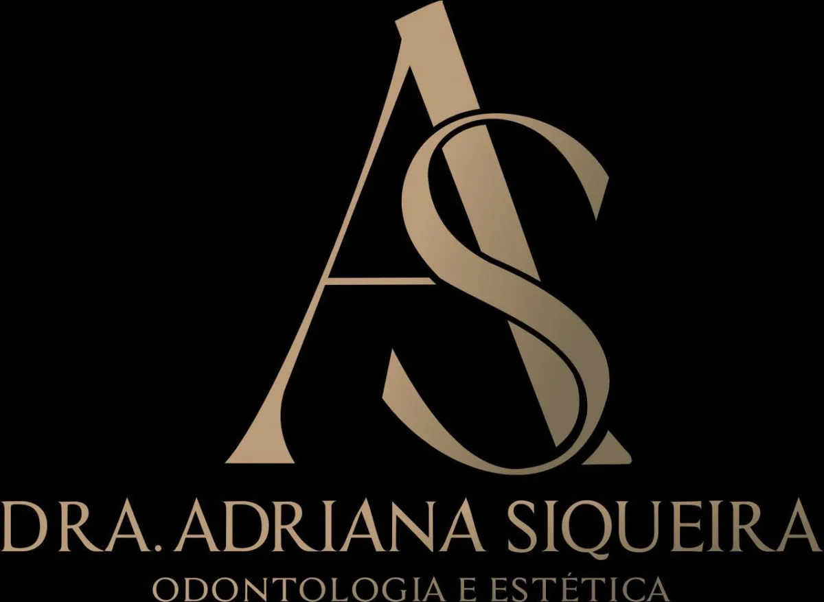 Dra Adriana Siqueira