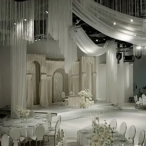 Boda en jardín o salón: el duelo definitivo (con pros, contras y tips reales