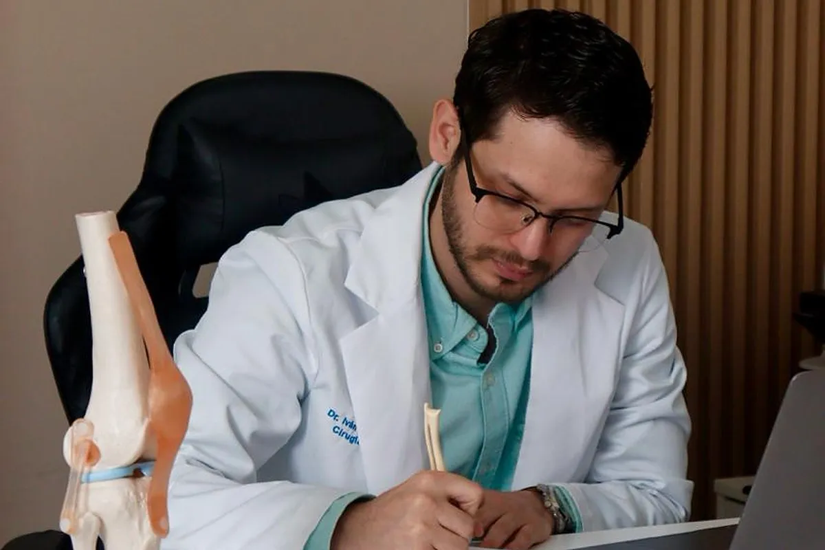 Dr. Iván Moguel, ortopedista especialista en rodilla en Mérida