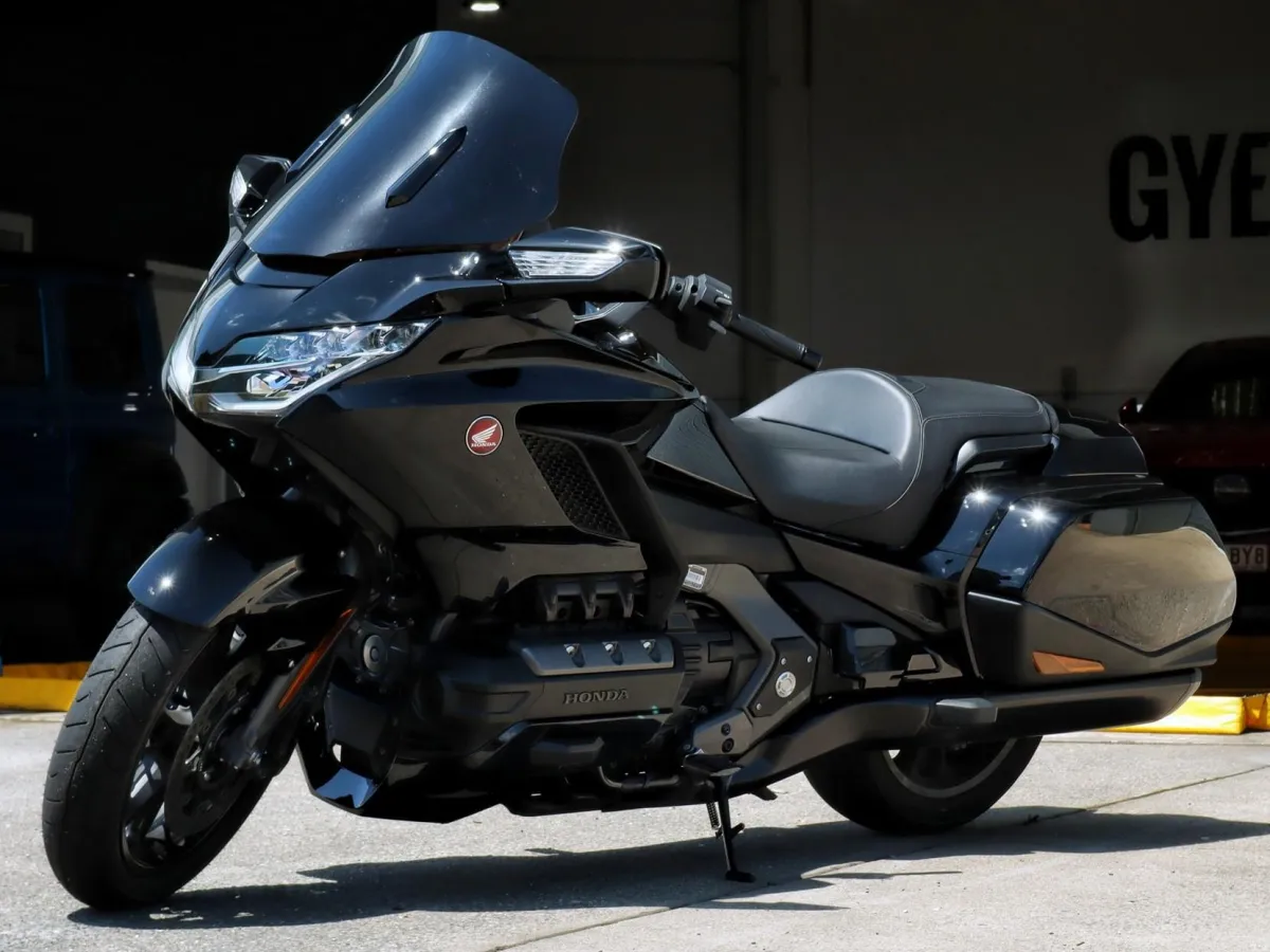 Ceramic coating, paint correction and paint protection on a new motorbike