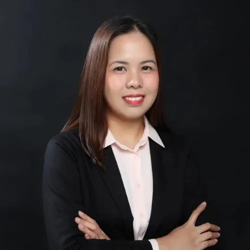 Joanne, credit analyst at Financial Engineers