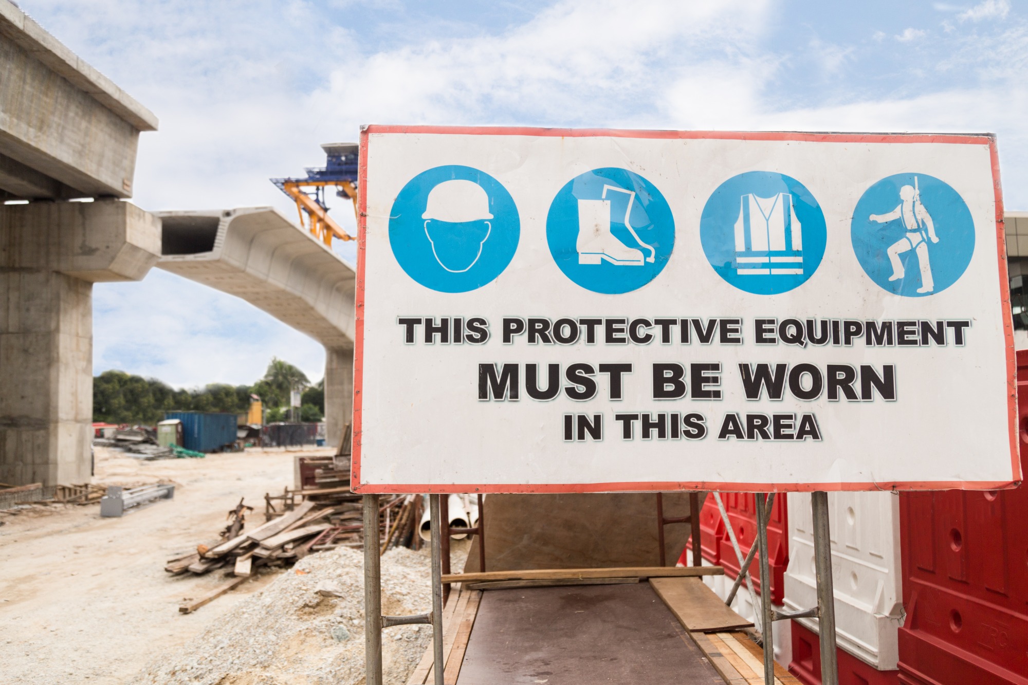 Rowlett, TX – Why Contractors Need Weatherproof Custom Signs on Every Site