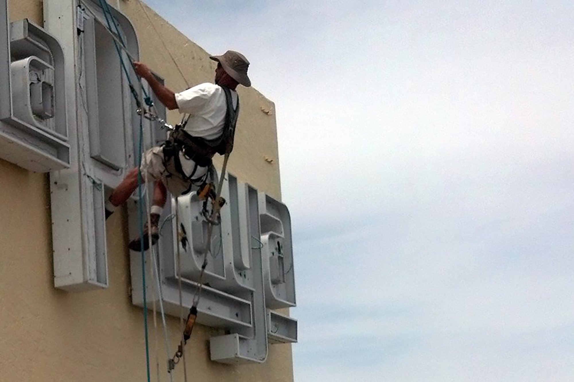 Allen, TX – FAQs About Sign Installation Services from a Custom Sign Company