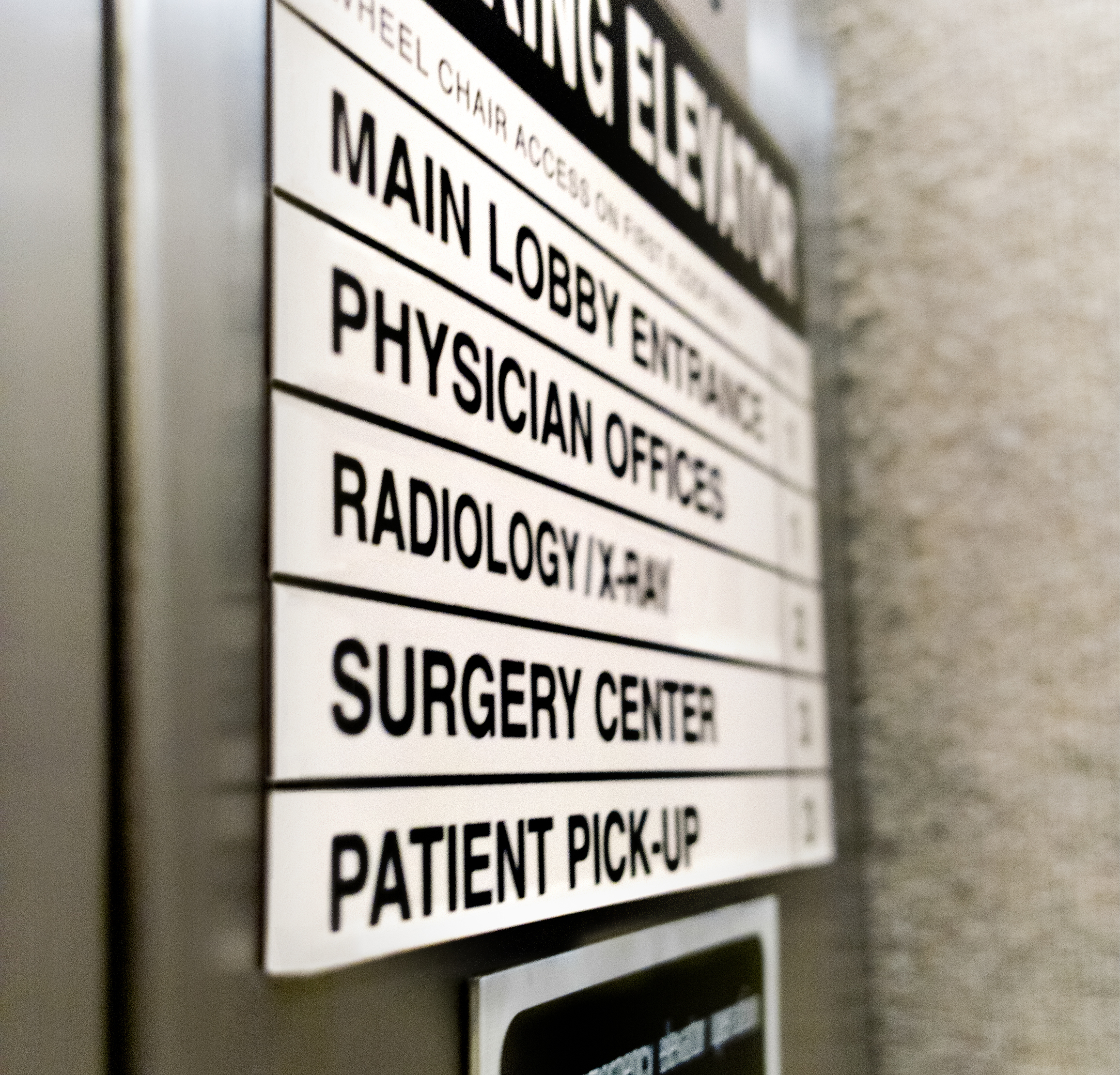 Richardson, TX – Importance of Wayfinding Signs for Hospitals from a Sign Shop