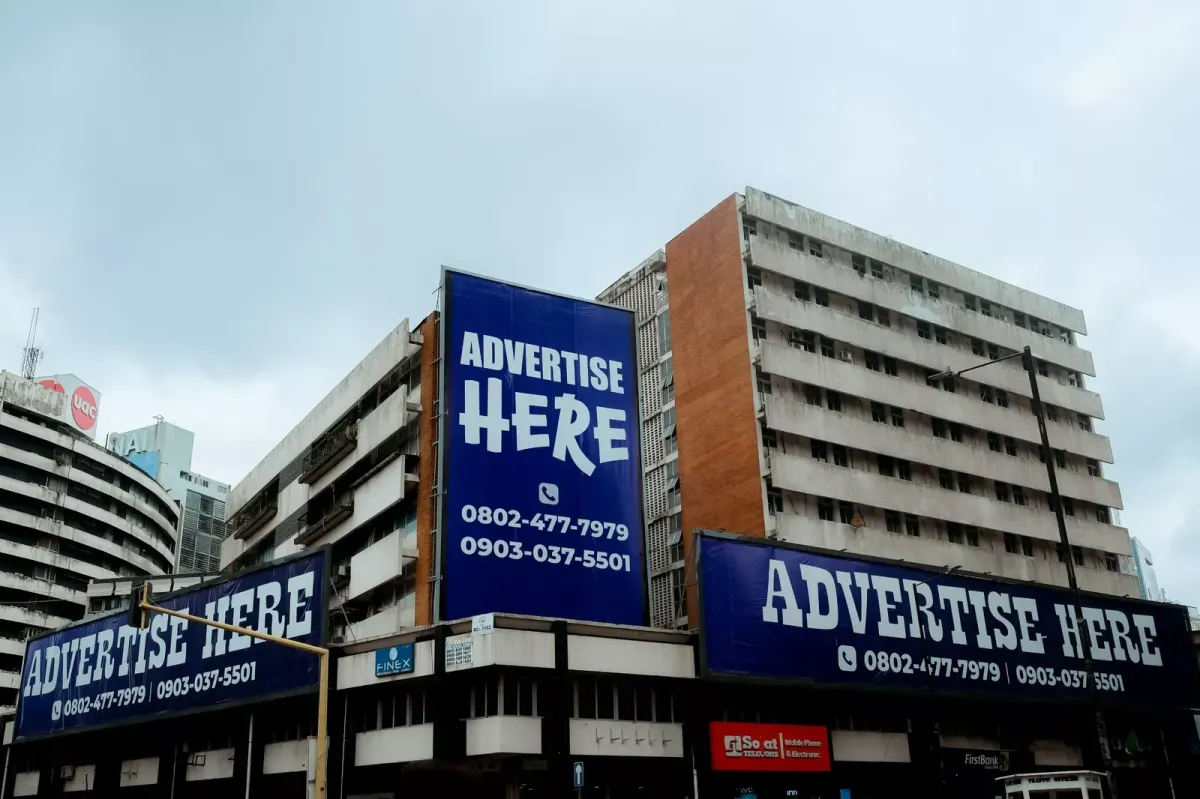 vinyl vs mesh banners
