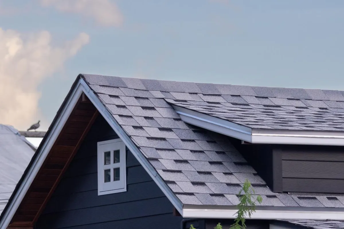 Classic shingle roof on a home in Western NH, installed with expertise by Olsen’s Roofing.