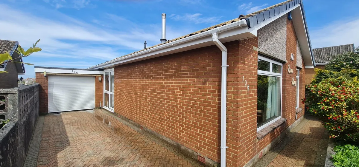 Side of a house after gutter cleaning 