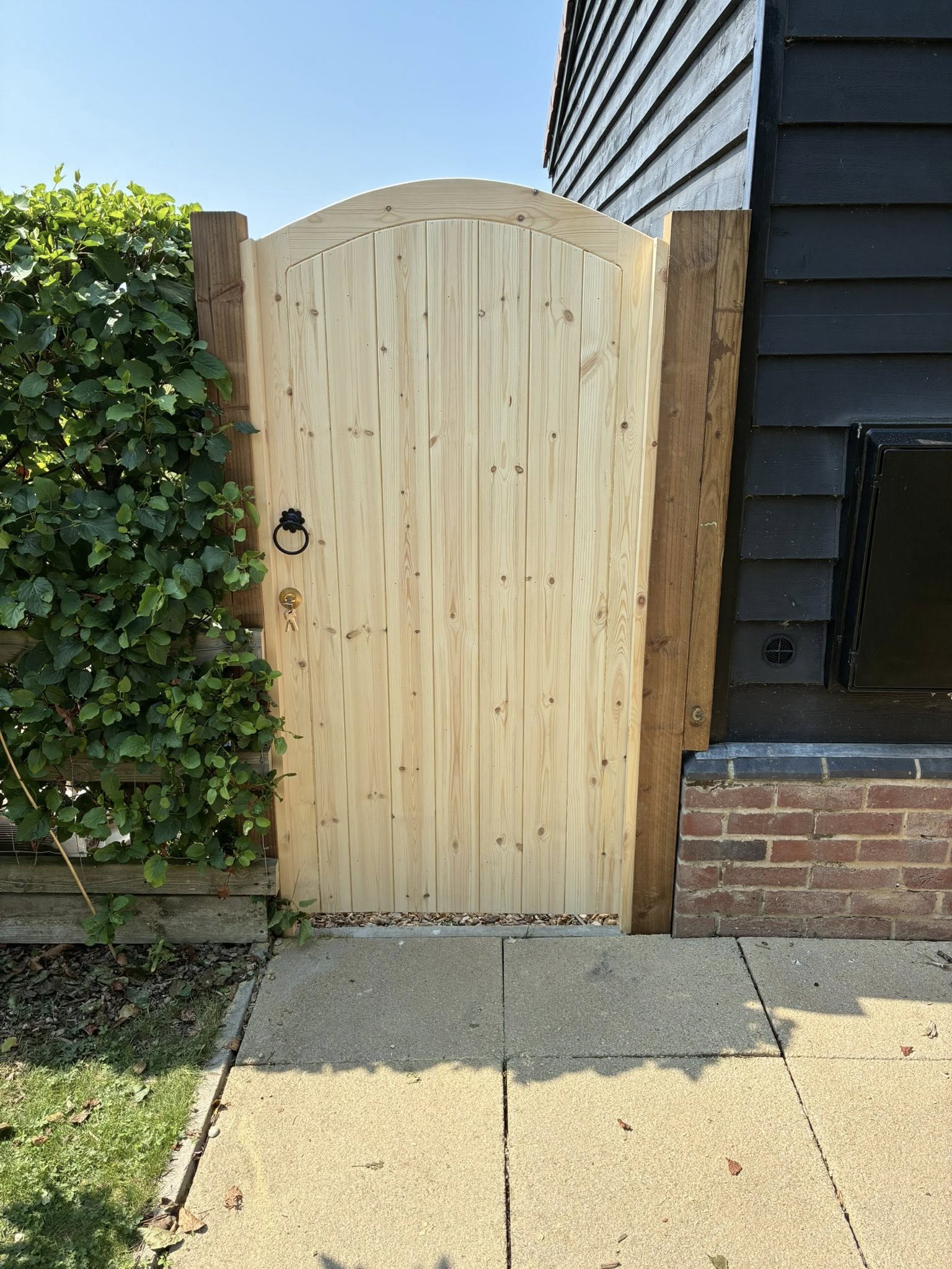 gate installation in gamlingay