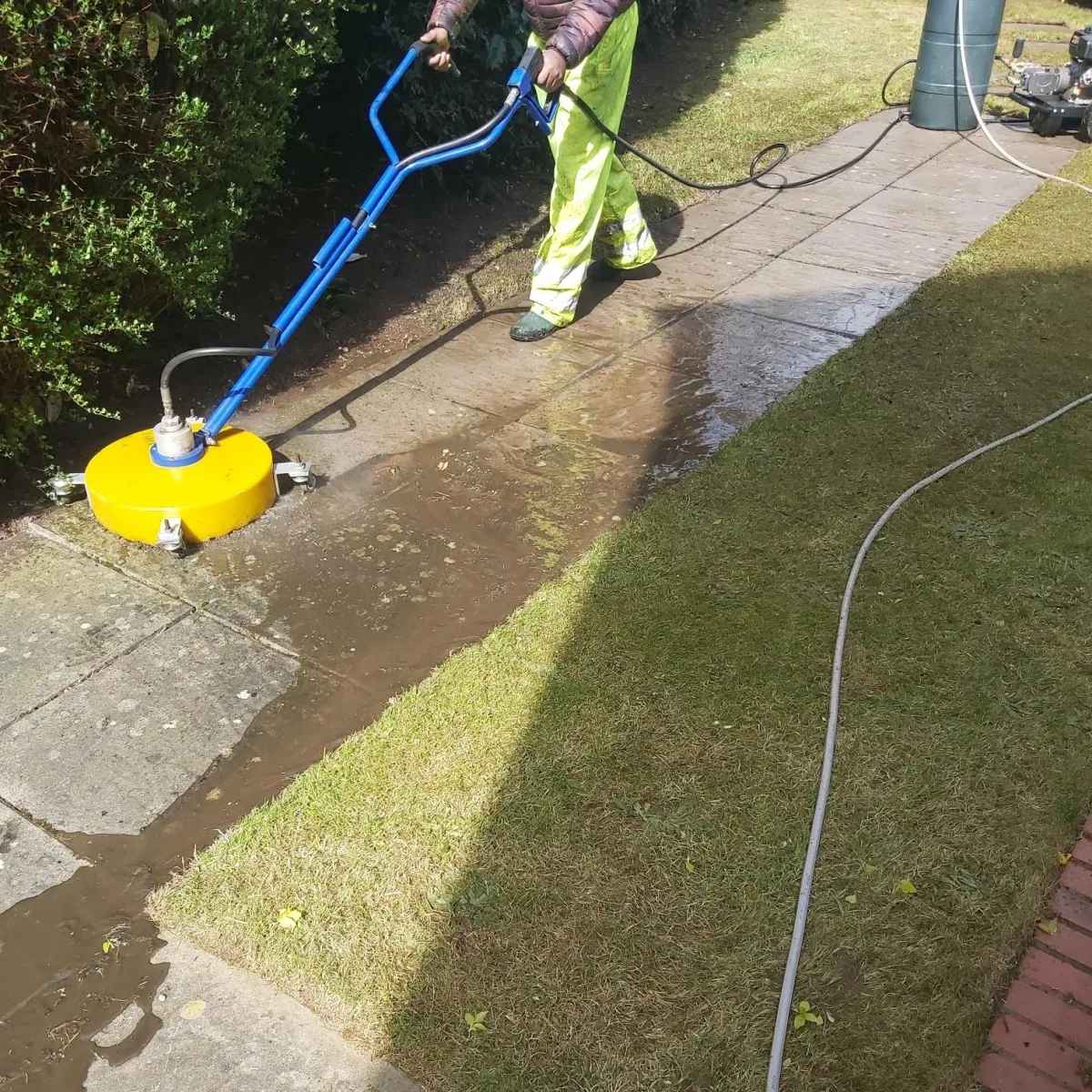 Pressure washing work image 