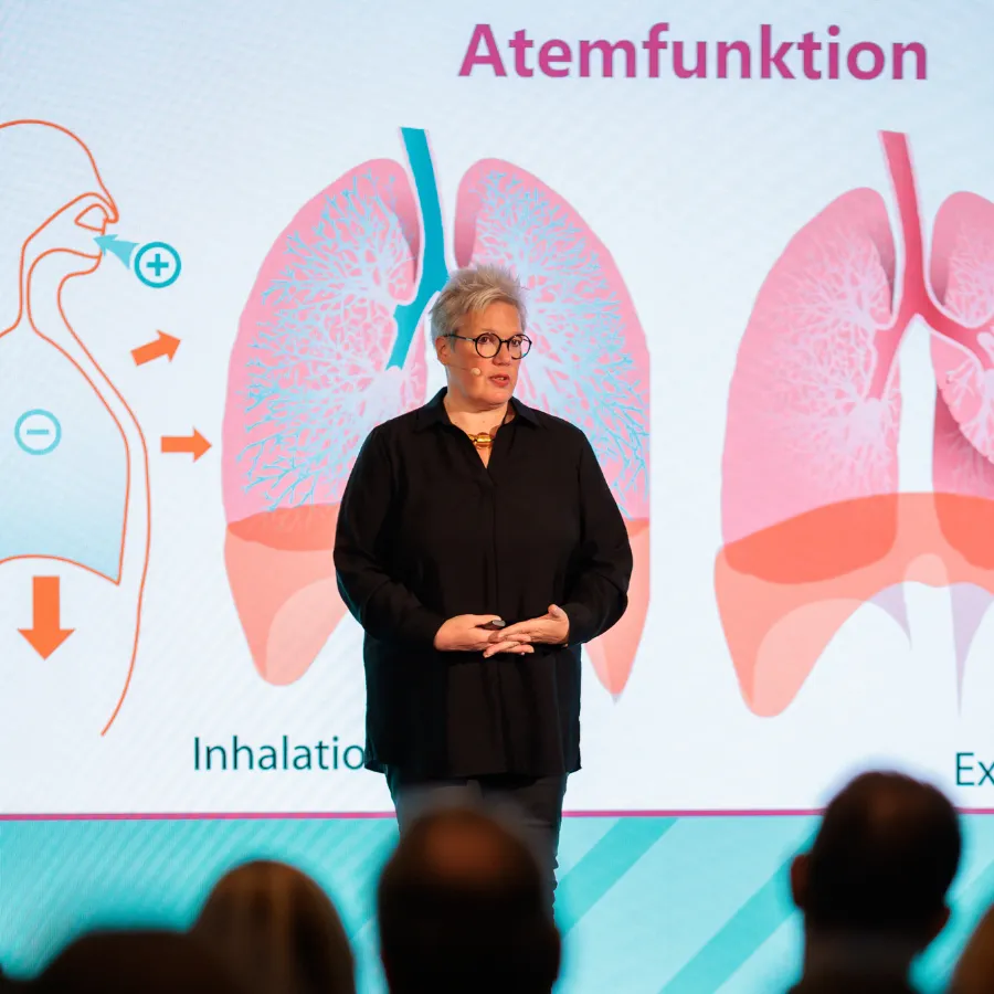 "Nicola Rosen Keynote bei Sanofi, Bild von Johannes Räbel"