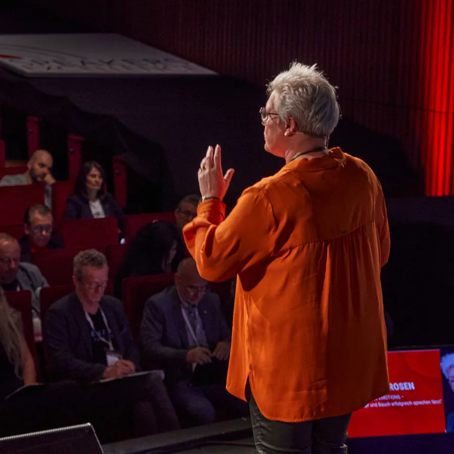 “Über Nicola Rosen: Keynote speaking bei Speakers Excellence”