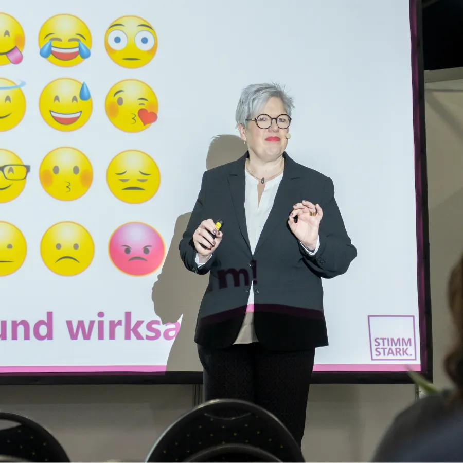 "Nicola Rosen Keynote Emotionen durch Stimme"