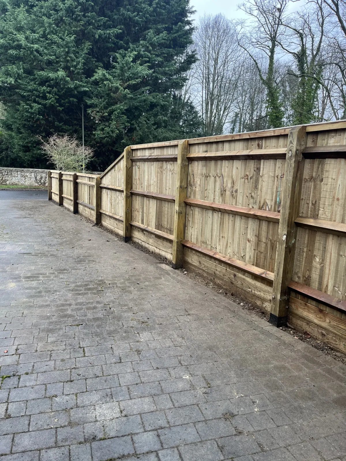 completed fence installation in kidlington by creative scapes