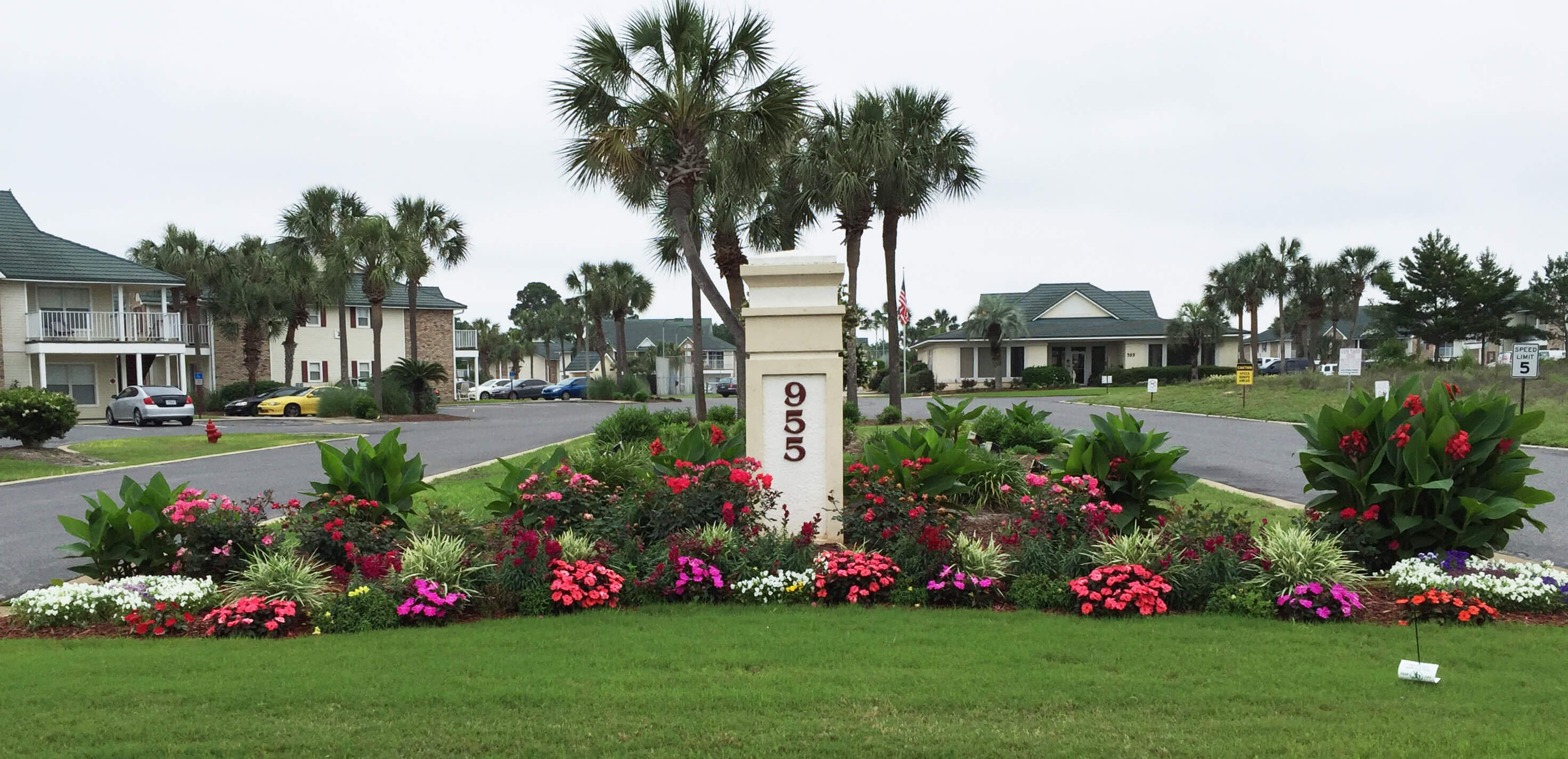 entrance to sugarloaf apartments