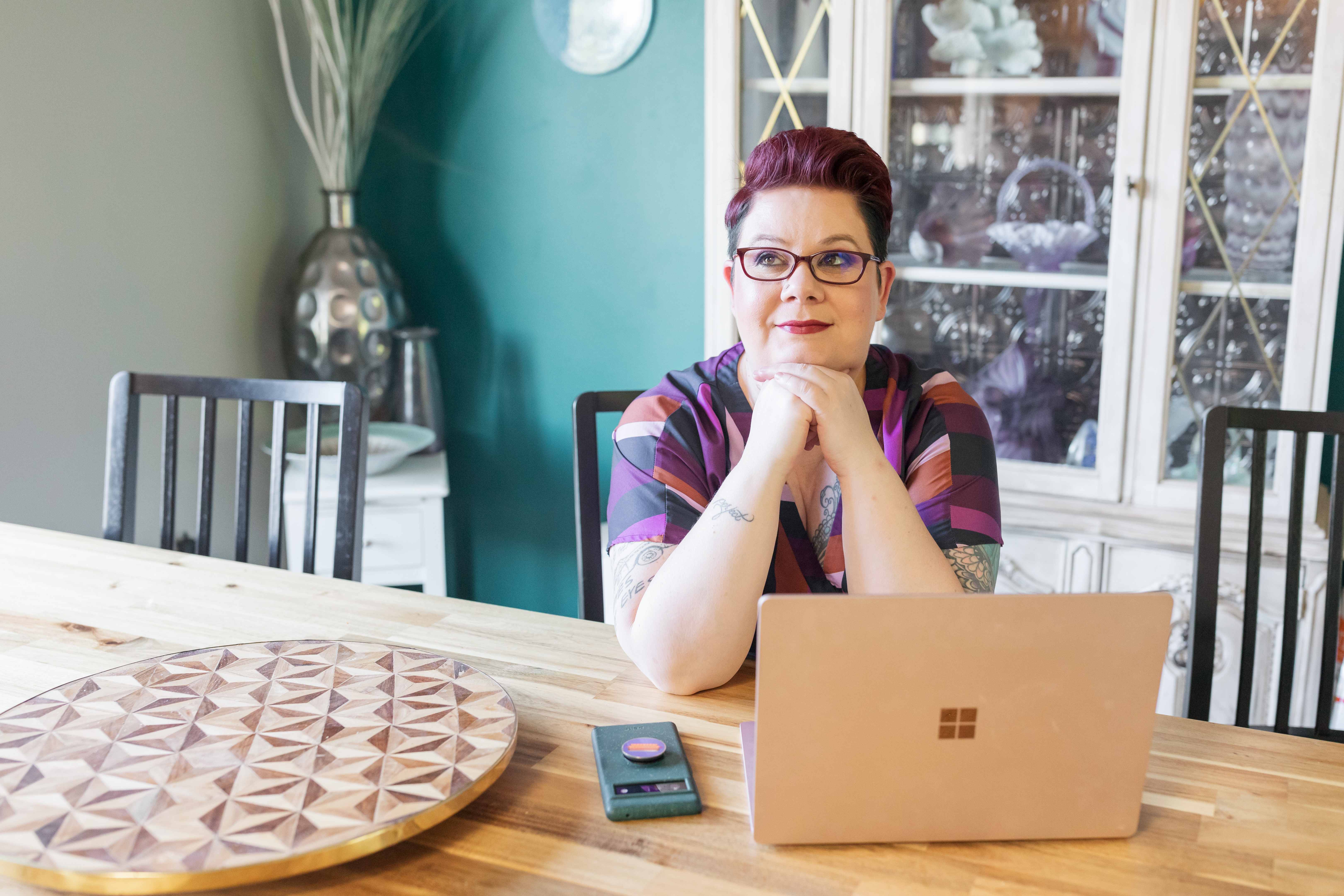 Elaine Turso with laptop, hands under chin